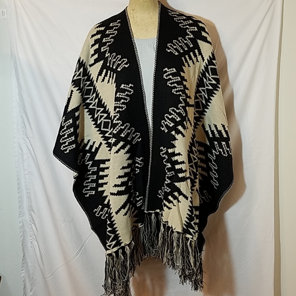 NWT Hem & Thread Sweater Shawl One Size